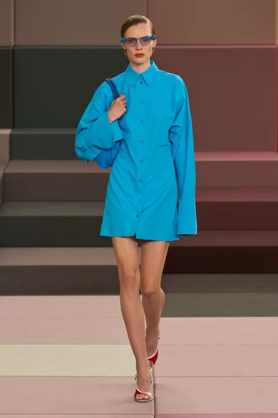 Look 11